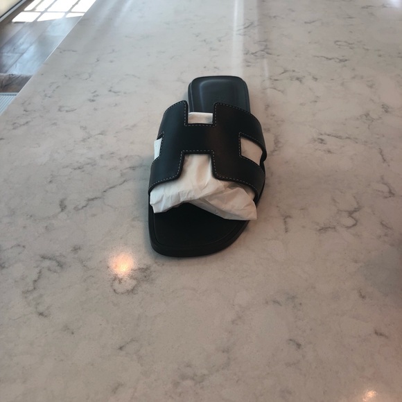 Hermes Oran Sandal Never Worn w/ shoe bags/box - Picture 5 of 5